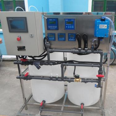 1.通過熒光示蹤原理，不管系統(tǒng)處于何種狀態(tài)，直接檢測水處理劑有效組份，測量誤差小于正負(fù)0.1mg/1(1mg/1)，控制誤差小于正負(fù)0.5mg/1(5mg/1).  2.BTSJ型循環(huán)水自動加藥系統(tǒng)處于有多條補(bǔ)充水管線或排污不易控制的系統(tǒng)優(yōu)越性更明顯。  3.對于發(fā)展中的低磷和無磷配方的藥劑特別適合。  4.同時方便于原非自動加藥的升級改造，使之成為熒光示蹤加藥