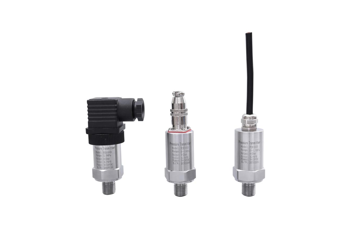 PCM300系列壓力變送器為不銹鋼圓筒外殼，采用直接引線或國際通用的DIN43650赫斯曼接線盒。外殼防護(hù)等級高，因?yàn)槠渚傻耐庑危饕m用于室內(nèi)及機(jī)械設(shè)備的配套上，廣泛應(yīng)用于對各種氣體、液體和蒸汽的壓力、液位的自動化檢測和控制中，測量范圍廣、精度高、穩(wěn)定性好、性能可靠、安裝使用方便等特點(diǎn)，具有反向極性保護(hù)、防雷擊性能好，抗射頻干擾能力強(qiáng)。該產(chǎn)品廣泛應(yīng)用于石油、化工、冶金、航空、航天、醫(yī)療設(shè)備、車輛、制冷機(jī)、壓縮機(jī)等行業(yè)的過程控制及測量。